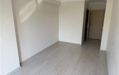 Maltepe Zümrütevler’de Caddeüstü Kiralık Daire
