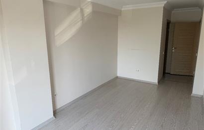 Maltepe Zümrütevler’de Caddeüstü Kiralık Daire