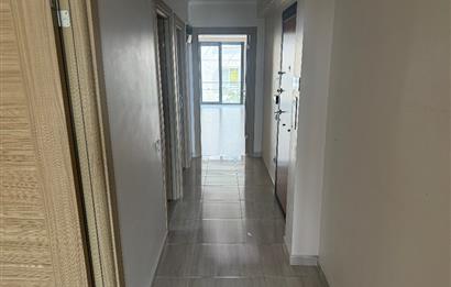 Maltepe Zümrütevler’de Caddeüstü Kiralık Daire