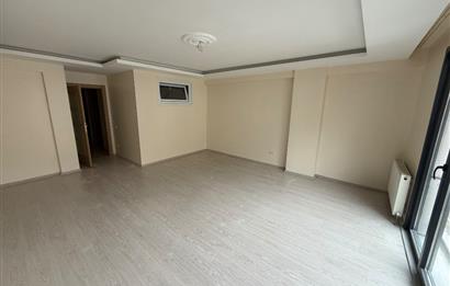 Maltepe Zümrütevler’de Caddeüstü Kiralık Daire
