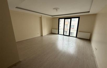 Maltepe Zümrütevler’de Caddeüstü Kiralık Daire