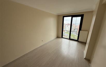 Maltepe Zümrütevler’de Caddeüstü Kiralık Daire