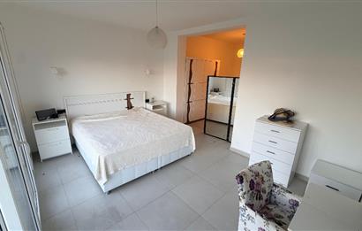 BODRUM GÜNDOĞANDA ÖZEL PLAJLI SİTEDE SATILIK TRİPLEKS VİLLA