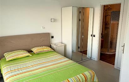BODRUM GÜNDOĞANDA ÖZEL PLAJLI SİTEDE SATILIK TRİPLEKS VİLLA