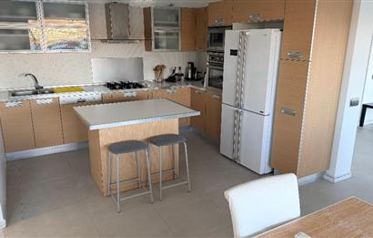 BODRUM GÜNDOĞANDA ÖZEL PLAJLI SİTEDE SATILIK TRİPLEKS VİLLA