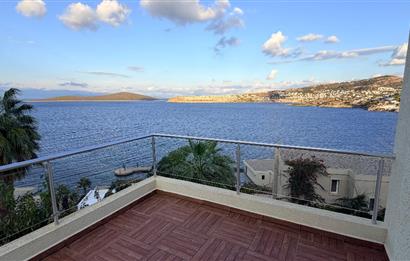 BODRUM GÜNDOĞANDA ÖZEL PLAJLI SİTEDE SATILIK TRİPLEKS VİLLA