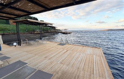 BODRUM GÜNDOĞANDA ÖZEL PLAJLI SİTEDE SATILIK TRİPLEKS VİLLA
