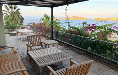 BODRUM GÜNDOĞANDA ÖZEL PLAJLI SİTEDE SATILIK TRİPLEKS VİLLA
